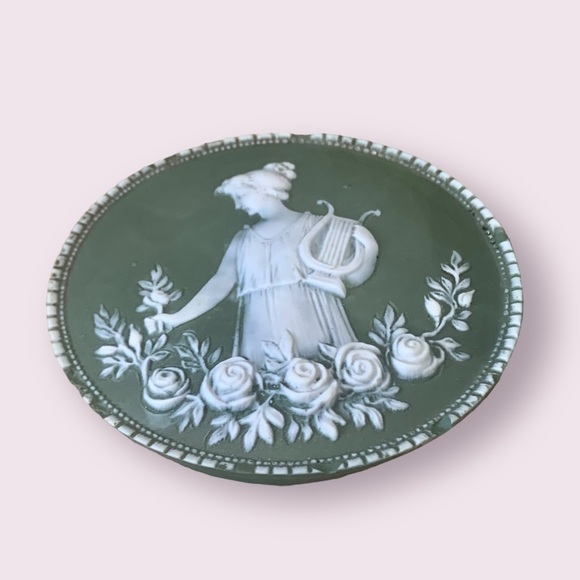 Vintage German Jasperware Jewelry Trinket Box Powder Box Cameo Motif Sage Green - Picture 10 of 14
